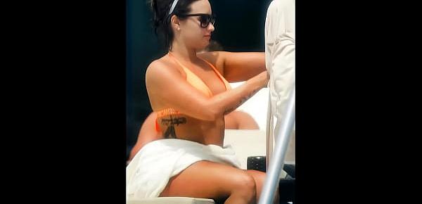  Demi Lovato hot